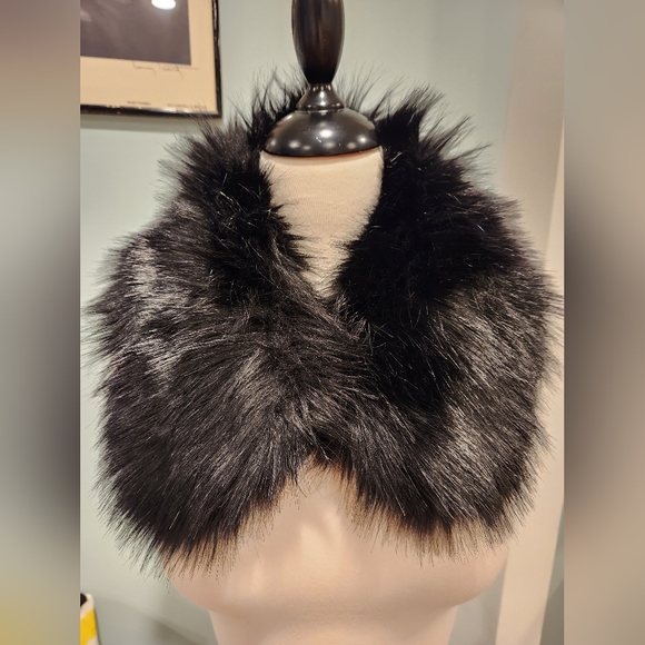 Black Faux Mink Stole - Picture 2 of 3